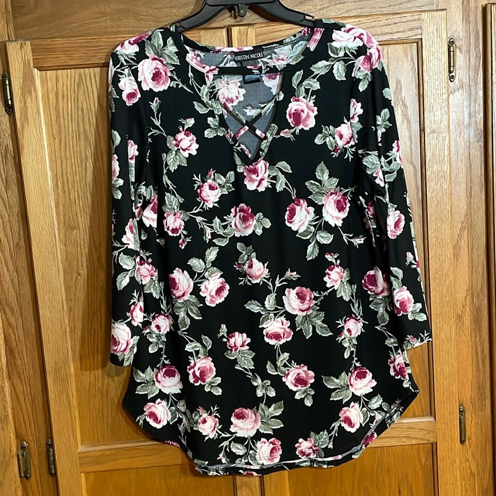 Kristen Nicole 3/4 length sleeve V neck Top